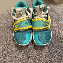 boys Nike trainees