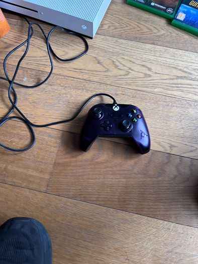 Xbox One S 1TB Console Bundle 2 Controllers 6 Games