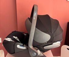 Cybex Cloud Z i-size Rotating lie flat baby seat (with base)