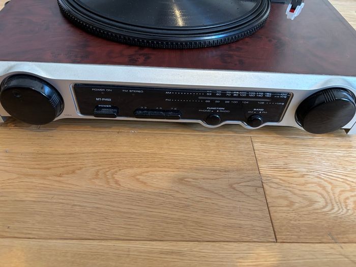 Technosonic MT-PH02 Retro Style 3-Speed Record Player Turntable & Radio