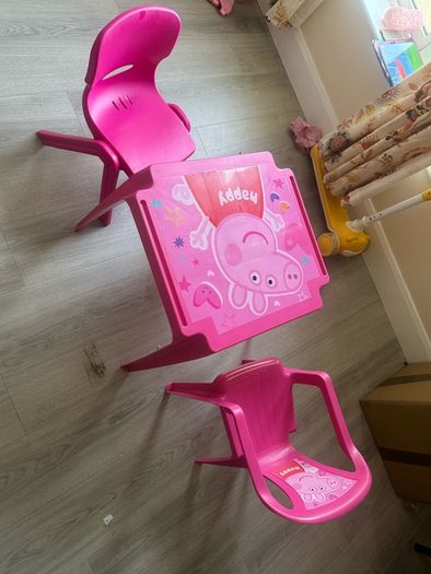kids table and chair