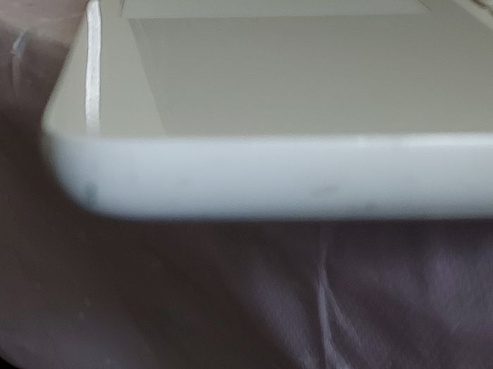 Vintage Apple MacBOOK, account password locked, in excellent cosmetic condition, excellent Battery