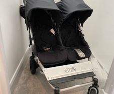 Mountain buggy duet with newborn carry cot and buggy board, complete set for 3 children