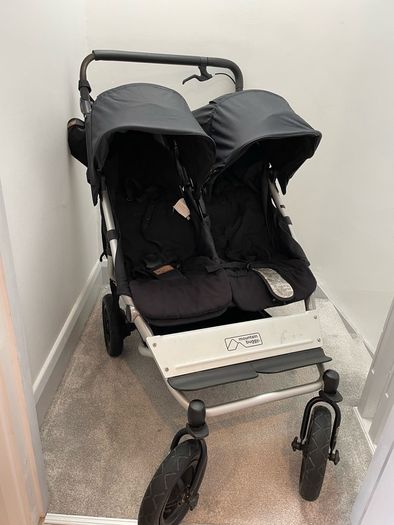 Mountain buggy duet with newborn carry cot and buggy board, complete set for 3 children
