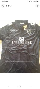 leeds United size large tight fitting