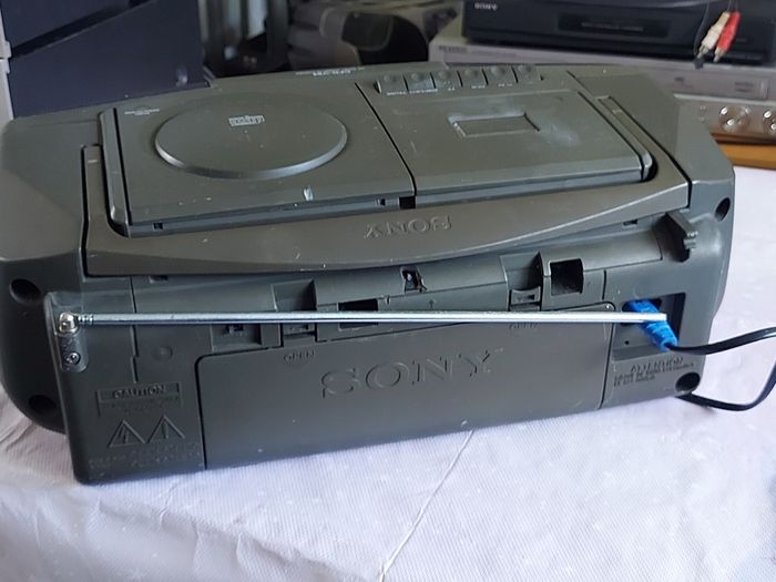 SONY CD Radio Cassette-Corder, Model No. CFD-V24, All working fine and in very good condition for its age