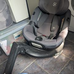 Maxi-Cosi Swivel Car Seat + ISOFIX Base (Rear & Forward Facing)
