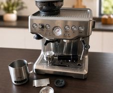 Sage Barista Express Espresso Machine - Built-in Grinder - Excellent Condition