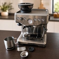Sage Barista Express Espresso Machine - Built-in Grinder - Excellent Condition