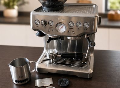 Sage Barista Express Espresso Machine - Built-in Grinder - Excellent Condition