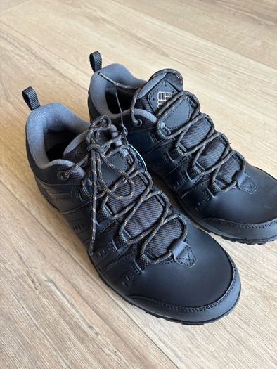 Brand New Columbia Woodburn Waterproof Hiking Shoes (Mens Size 7.5)