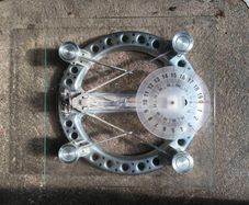 Mechanical bathroom scales