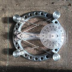 Mechanical bathroom scales