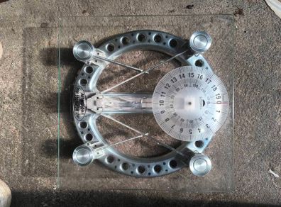 Mechanical bathroom scales