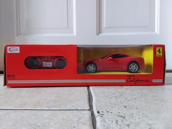 Rastar : Ferrari California - Remote Control Car