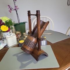 Wine bottle holder
