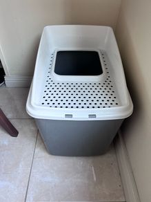 FREe cat litter box