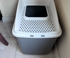 FREe cat litter box