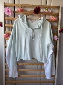 hoodie Victoria secrets pink  cropped 1/2 zipped hoodie medium