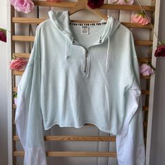 hoodie Victoria secrets pink  cropped 1/2 zipped hoodie medium