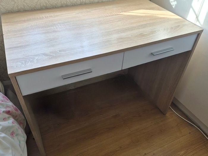 Office desk + chair
