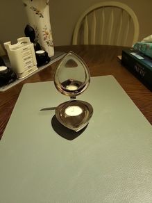 Tealight holder