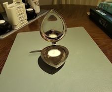Tealight holder