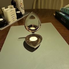 Tealight holder