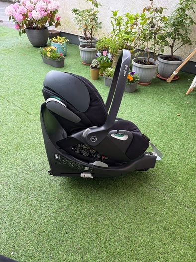 Cybex Car Seat Cloud Z and Swivel ISOFIX Base