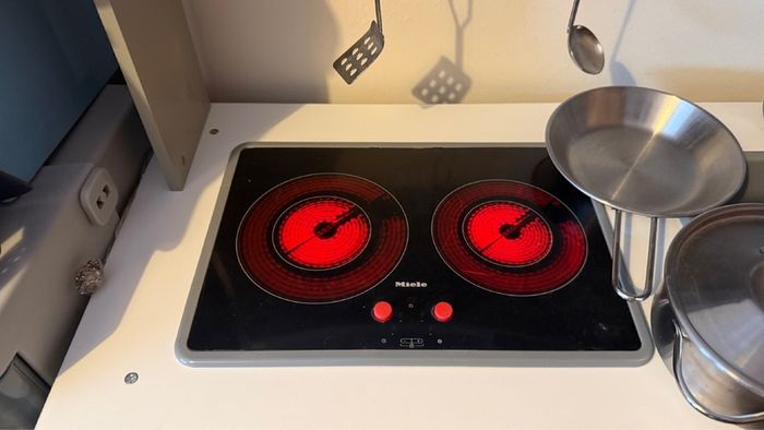Miele Kitchen  I White Wooden incl Hob with Sound and Light | with all Accessories