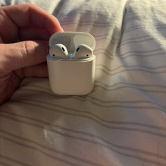 2nd Gen Apple Airpods