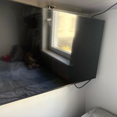 Samsung 43" Smart Tv - Cracked Screen