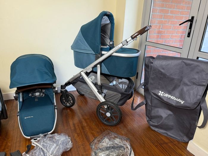 Uppababy Vista V2 Finn colour pram travel system
