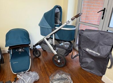 Uppababy Vista V2 Finn colour pram travel system