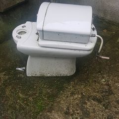 Toilet and cistern