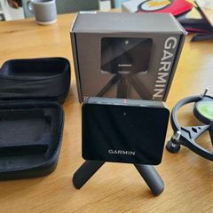 Garmin r10 golf launch monitor and stand