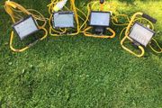 4 110v Stand lights