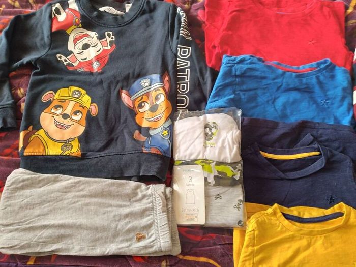 Very Large bundle boys clothes age 3 to 4 years.
