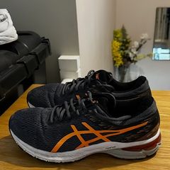 asics trainers