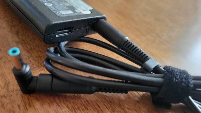 HP genuine adapter HSTNN-DA14