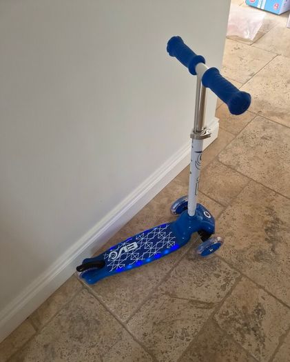 Blue light up 3 wheel scooter