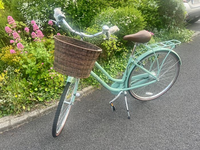 BRAND NEW Pendleton 17 inch Bike and brand new accessories