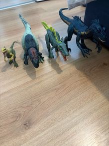 4 dinosaur excellent condition