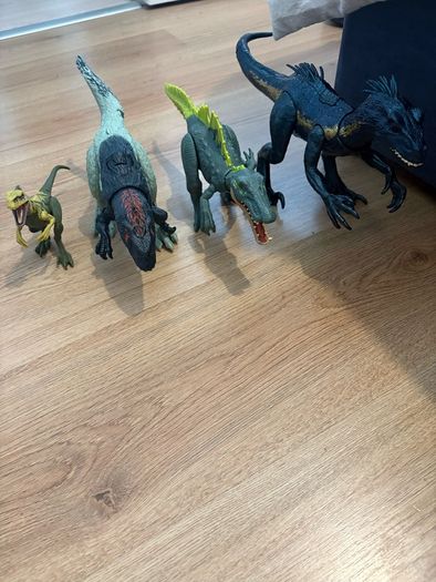 4 dinosaur excellent condition