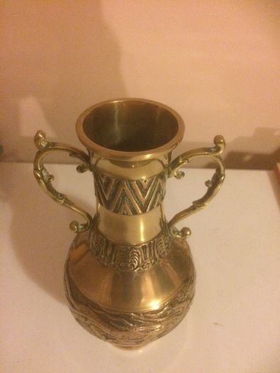 brass vase heavy high detail free postage