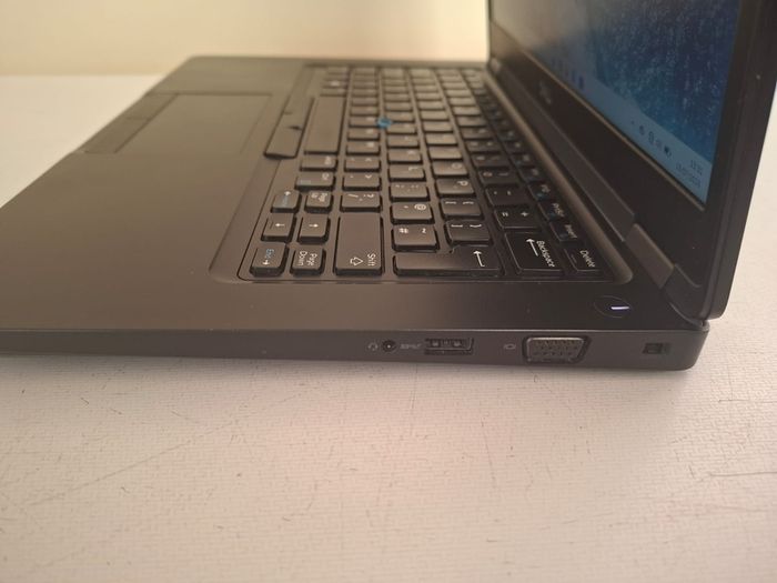 Dell Latitude 5490 | Intel Core i5 8th Gen | 8GB RAM | 256GB SSD | Windows 11 | Excellent Battery
