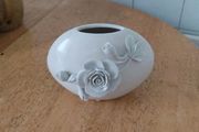 Unknown Vase in excellent condition with beautiful white roses