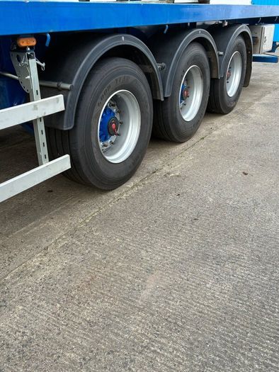 Flat trailer