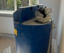 400L water tank with a pump