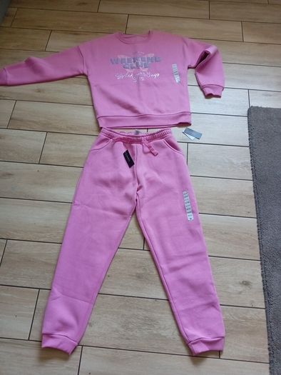 girls tracksuit    aged   10-11